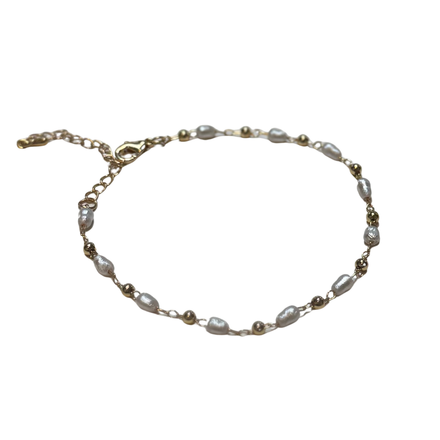 Add a touch of elegance to any outfit with our Crystal Avenue Bead and Pearl Anklet. Featuring beautiful gold accents, this anklet adds a sophisticated and timeless touch to your look. The perfect accessory for any occasion, it is a must-have in your jewelry collection.