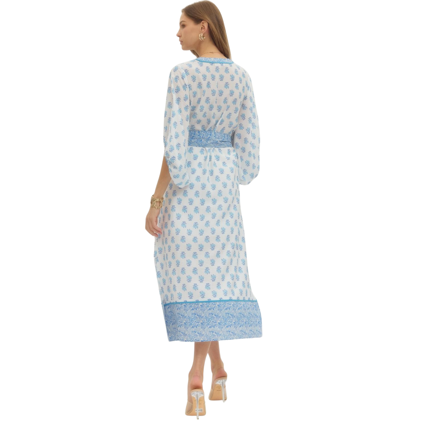 Elevate your wardrobe with this sophisticated Entro midi dress, featuring a captivating floral print that brings timeless elegance to any occasion. The ivory and blue color combination offers versatile styling options, while the three-quarter length sleeves provide refined coverage and a flattering silhouette. Cut to midi length for a polished, modern look that transitions seamlessly from day to evening wear.