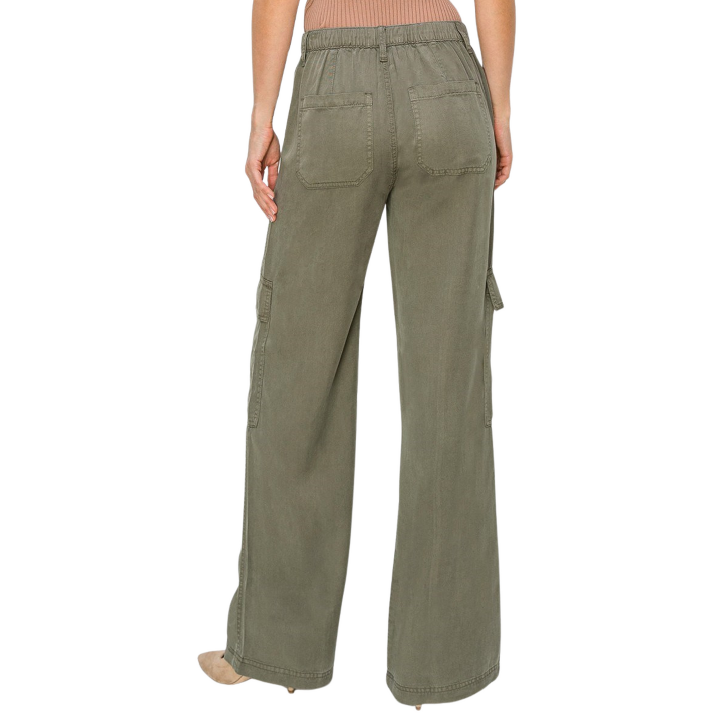 Expertly crafted with Tencel fabric, these olive cargo pants feature a wide leg design for a comfortable and stylish fit. Available in both regular and plus sizes, these pants are perfect for any occasion. Upgrade your wardrobe with these versatile and fashionable pants.