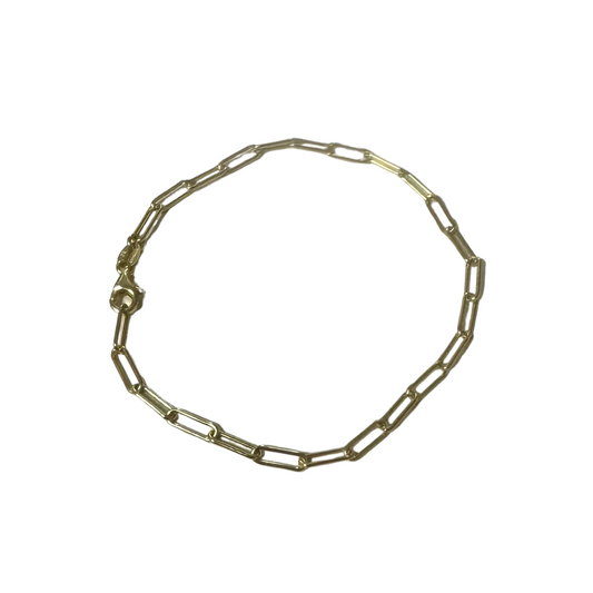 Expertly crafted with high-quality gold, this chain link bracelet adds elegance to any outfit. Its classic design and secure clasp closure make it a must-have accessory for anyone looking to elevate their style. Invest in luxurious simplicity with this timeless piece.