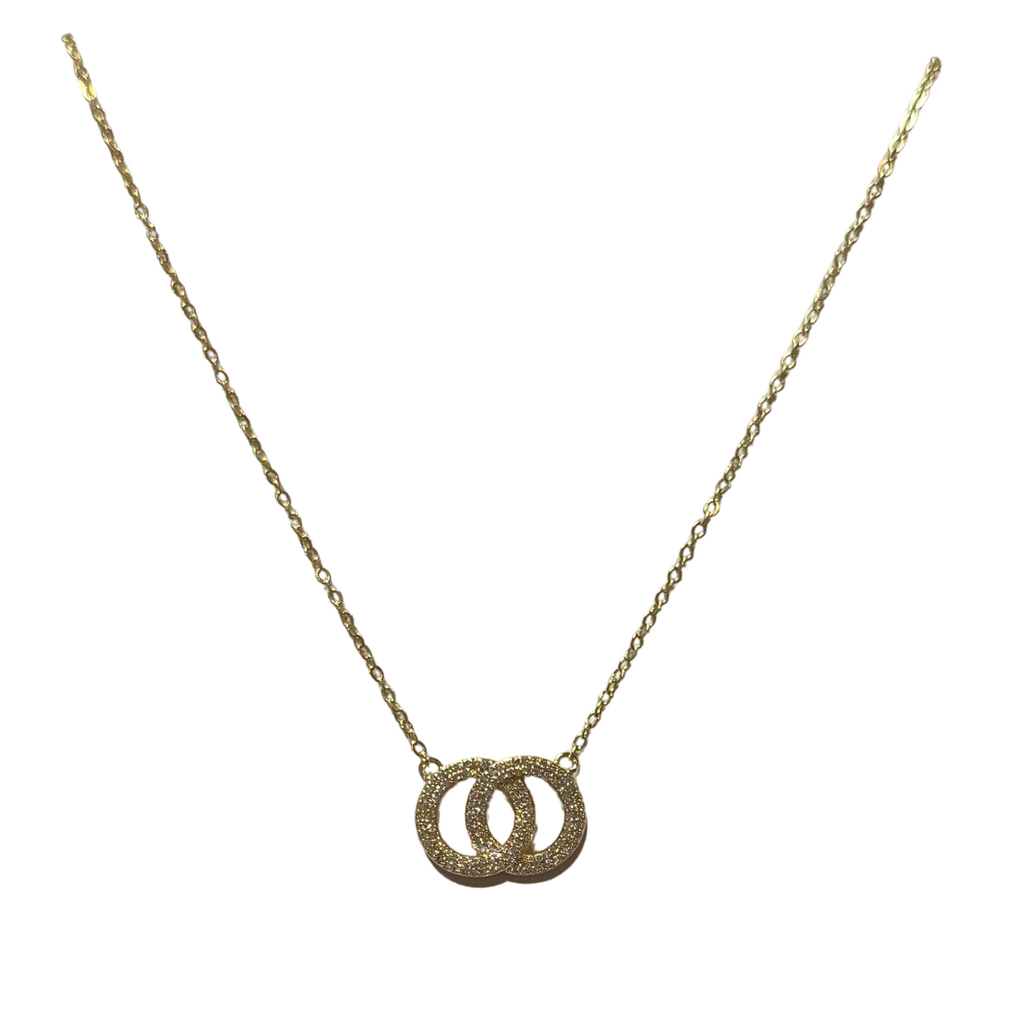 Expertly crafted with a double circle design, this short gold necklace adds a touch of elegance to any outfit. The minimalist yet chic design makes it versatile for any occasion. Elevate your style with this timeless piece.