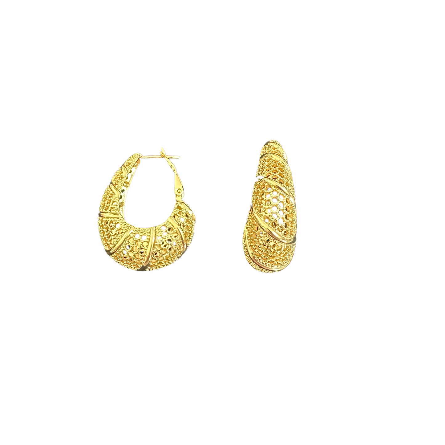 Elevate your look with these stunning Fishnet Dangle Earrings from Perdido Gems. Crafted in lustrous gold, these earrings feature an intricate fishnet design that catches the light beautifully. The delicate dangle style adds movement and sophistication to any outfit, whether you're dressing up for a special occasion or adding a touch of elegance to your everyday wear. Perfect for those who appreciate fine jewelry with distinctive detail.