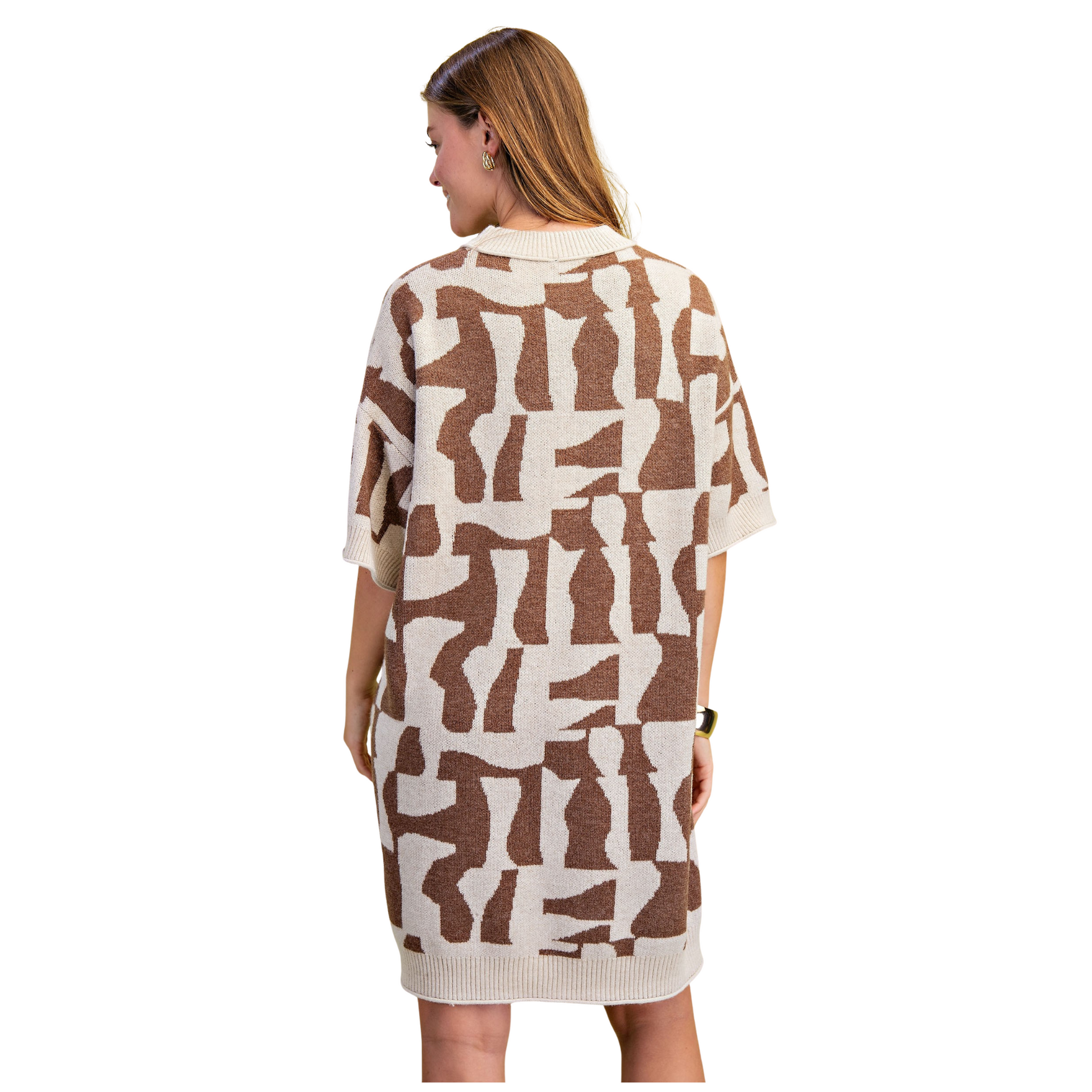 This brown geometric print sweater dress from GiGio combines expert tailoring with modern design. Crafted with short sleeves for comfortable wear, its structured silhouette highlights the striking geometric pattern, making it a versatile piece for both casual and polished looks. Ideal for those seeking a sophisticated yet effortless style statement.