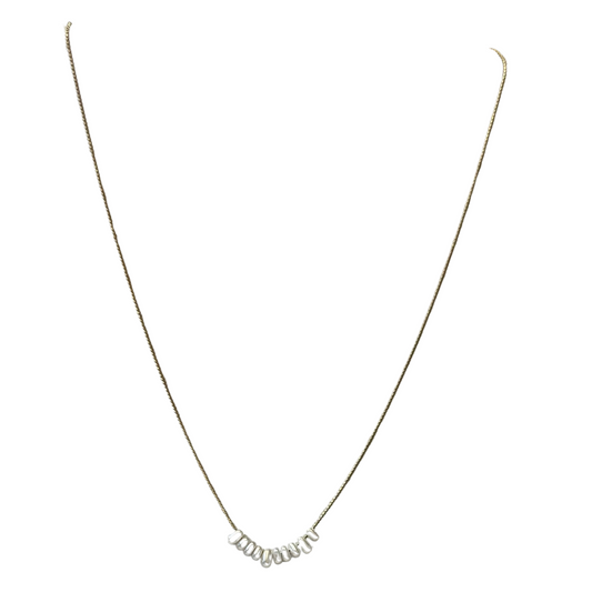 This gold necklace features delicate pearl accents, perfect for adding a touch of elegance to any outfit. The short length makes it versatile for everyday wear or special occasions. Elevate your style with this timeless accessory.