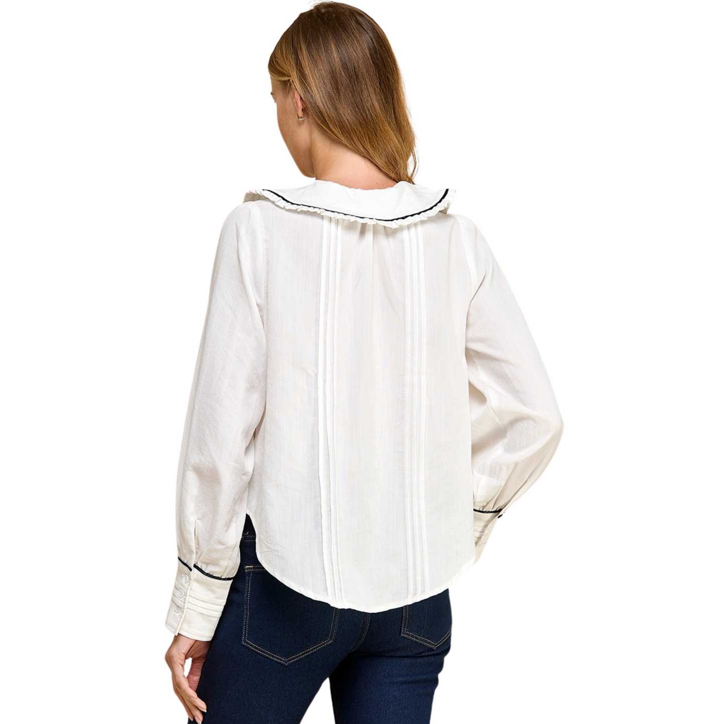 This Peter Pan Collar Top, by TCEC, features a classic white color and pleated design, exuding timeless elegance. With long sleeves for added warmth and style, this top is a versatile addition to any wardrobe.