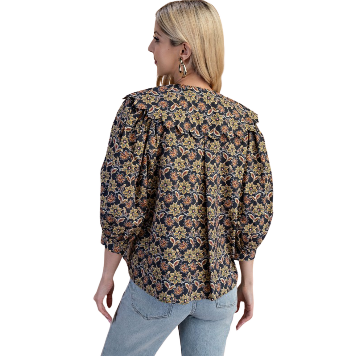 This GiGio top features a distinctive black abstract print and elegant 3/4 length sleeves, combining sophistication with comfort. Its scalloped Peter Pan collar adds a refined vintage touch, making it ideal for both professional and casual settings. The design balances classic charm with modern style, offering versatile wear for various occasions.