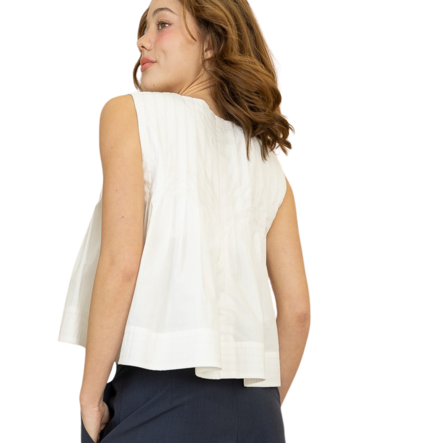 This Heyson brand pleated sleeveless top offers a versatile and stylish addition to your wardrobe. The pleated detailing adds texture and interest, while the sleeveless design allows for effortless layering or comfortable summertime wear. The off-white color is a timeless choice that pairs well with any outfit, making it a must-have piece.