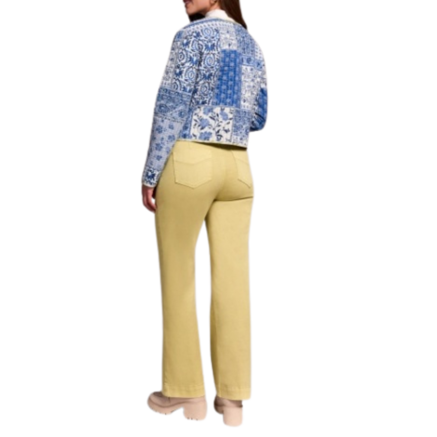 This reversible jacket features a distinctive blue mix paisley print on one side, paired with a complementary design on the reverse. Crafted by Tribal, it offers versatile styling options and expert-quality construction. Ideal for adapting your look effortlessly while enjoying comfort and durability.