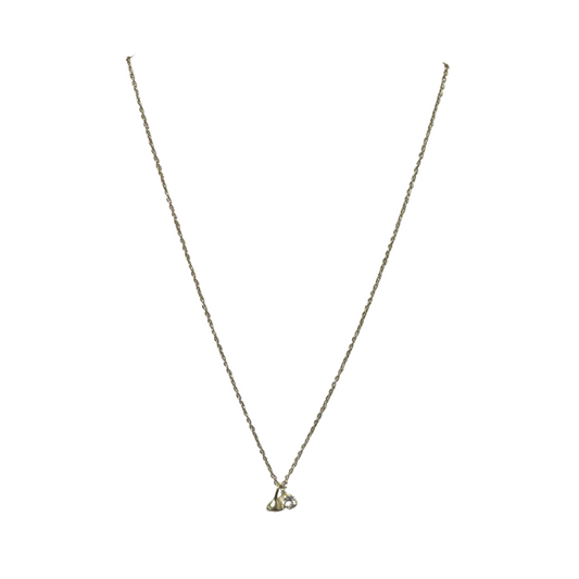 This short gold necklace features a beautiful rhinestone accent and opal pendant. Add a touch of elegance and sparkle to any outfit with this stunning piece. Perfect for both formal and casual occasions, this necklace is a versatile and must-have accessory for any jewelry collection.