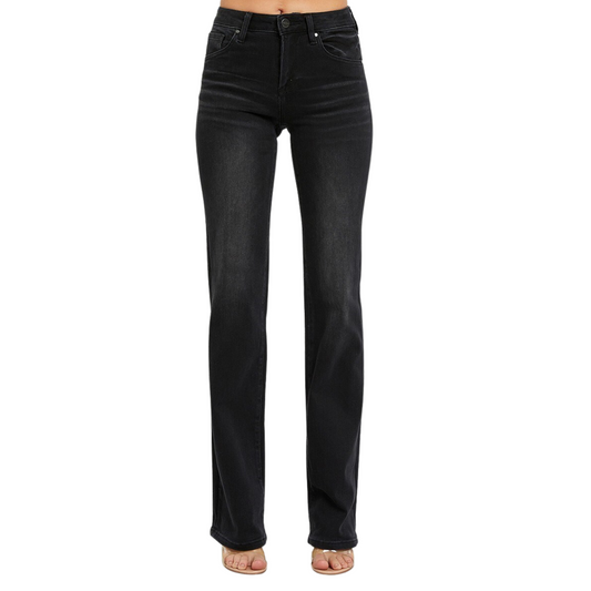 Risen's Mid Rise Slim Straight Jeans combine a classic cut with modern styling. The mid-rise waist enhances comfort and offers a sleek silhouette. In a timeless black color, these jeans can be styled for any occasion.