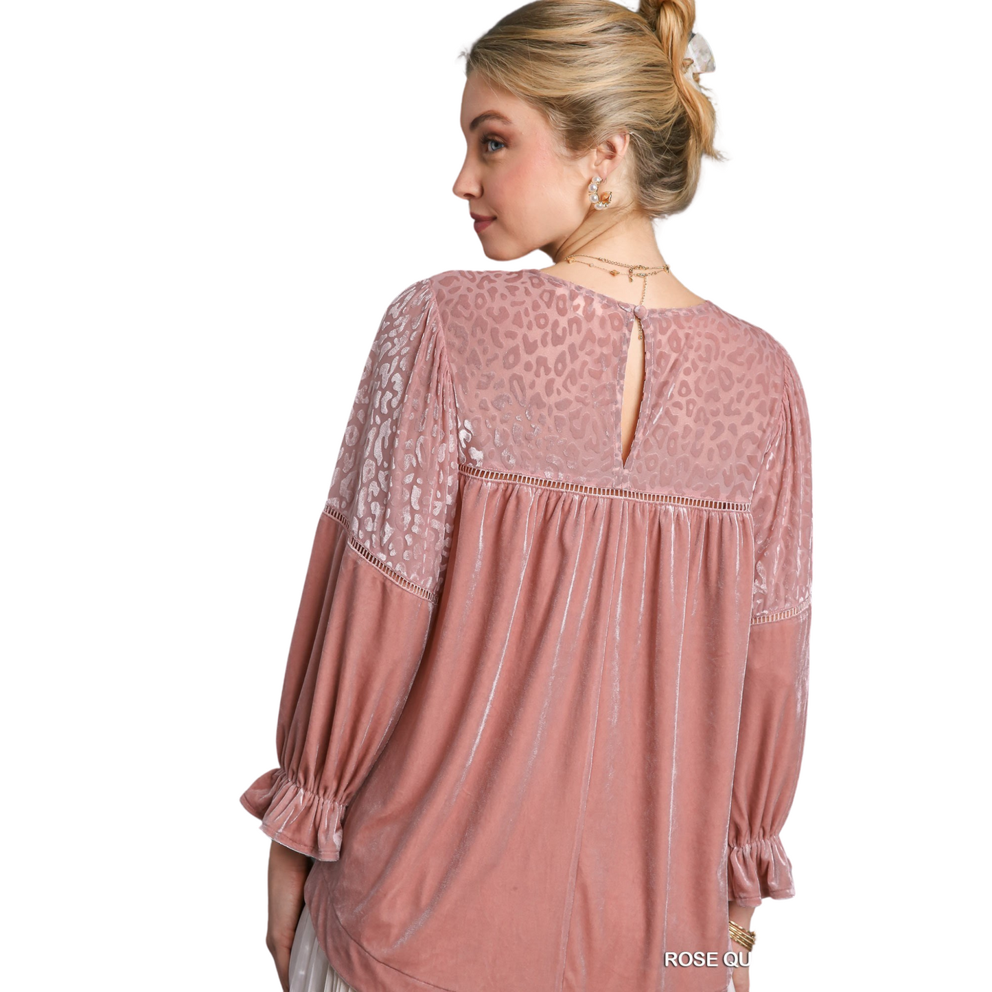 Get ready to make a stylish statement with our Velvet and Animal Print Top from Umgee! This top features a beautiful rose quartz color and a mix of solid velvet and animal print, giving you the perfect balance of elegance and edge. Elevate your wardrobe with this must-have piece.