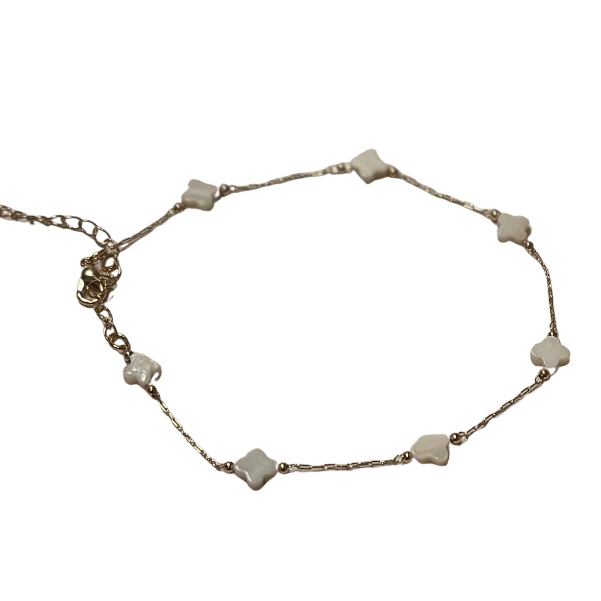 Add a touch of elegance to your outfit with the White Clover Anklet. Made with gold and adorned with delicate white clover accents, this anklet exudes sophistication while staying true to its Influence brand. Elevate your style and make a subtle statement with this beautiful piece of jewelry.