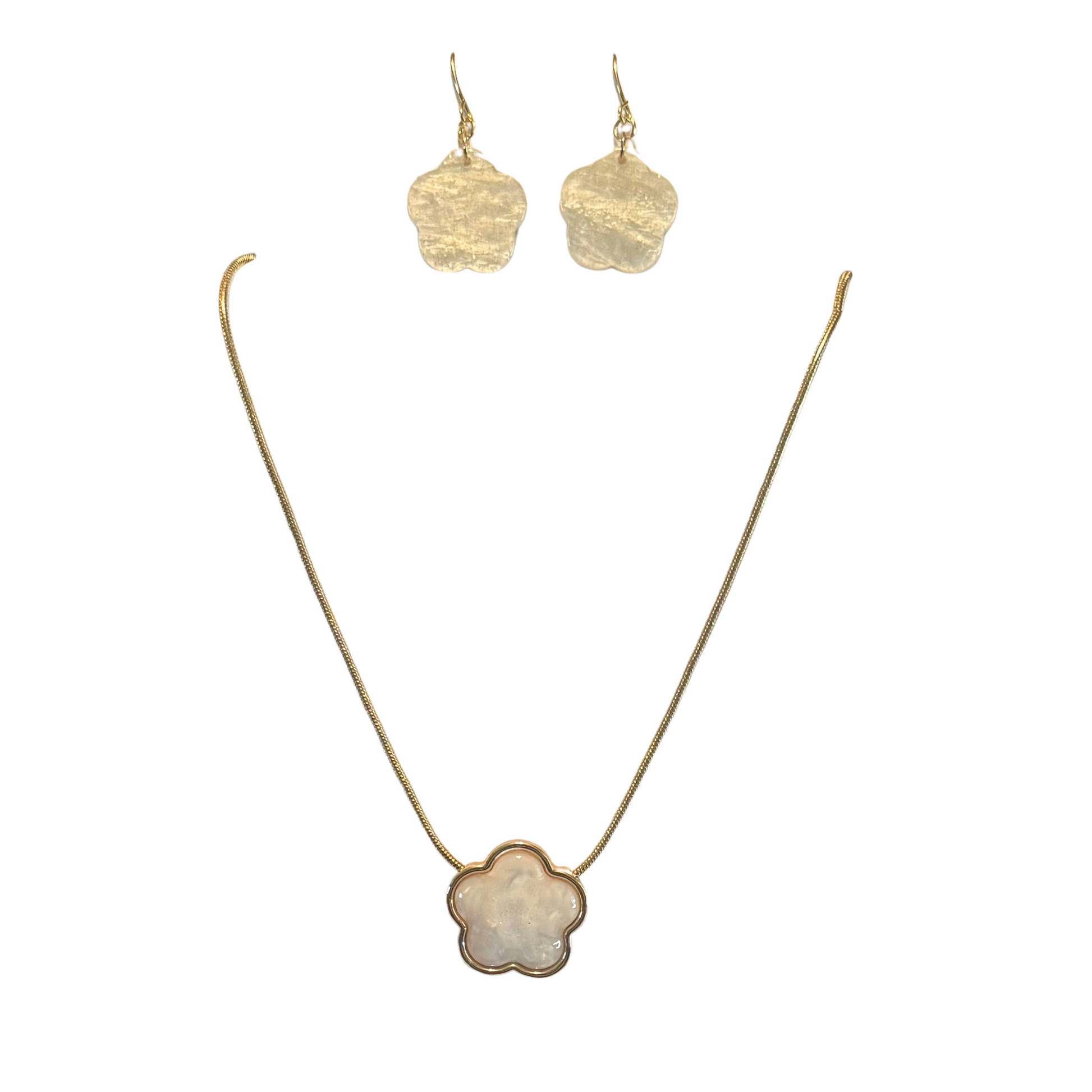 Flower accent jewelry set in white