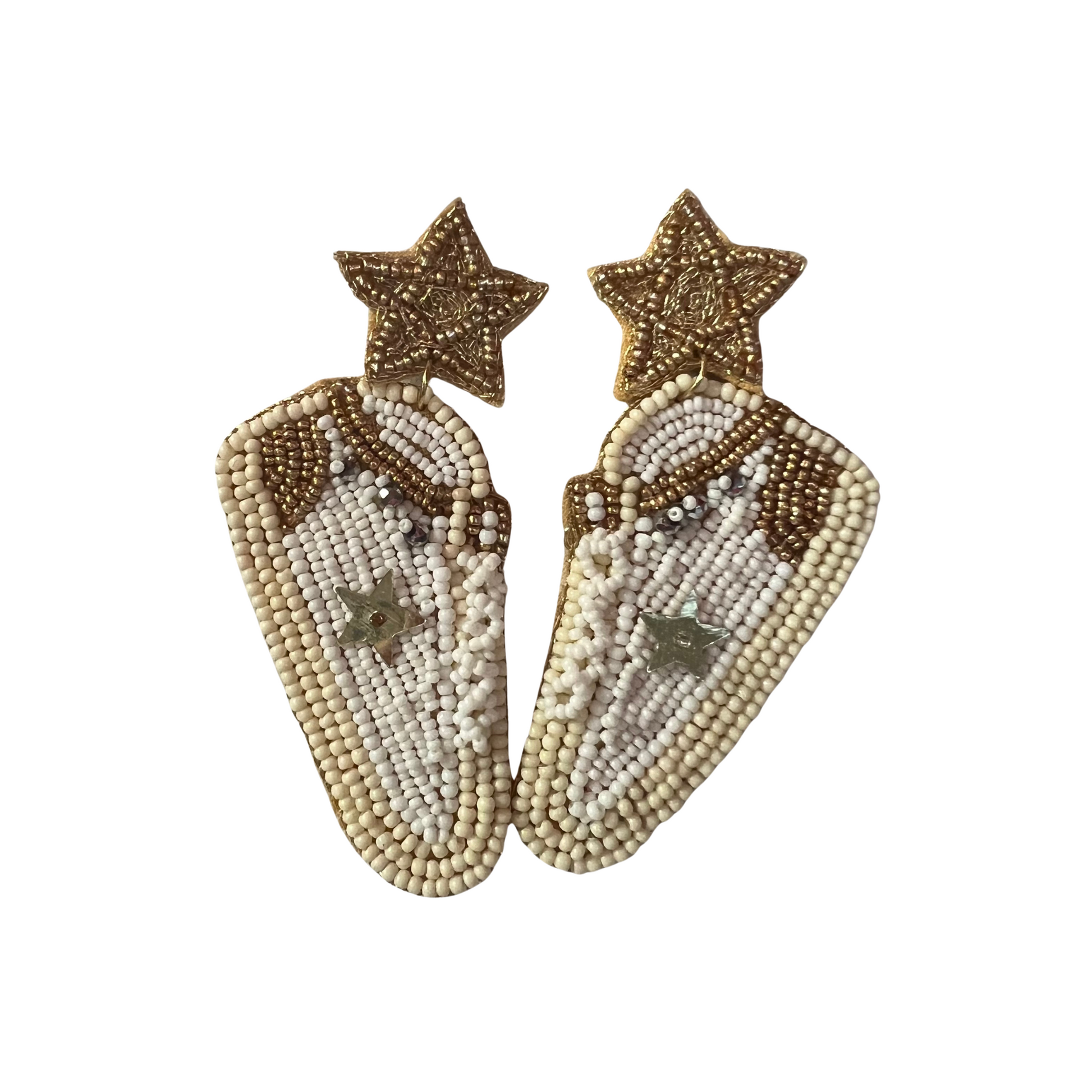 Adorn yourself with these exclusive Converse-inspired earrings. In classic black and pink or gold and white, they feature beaded shoes that will inject a fashionable edge to any ensemble. Show your unique style with these trendy earrings.