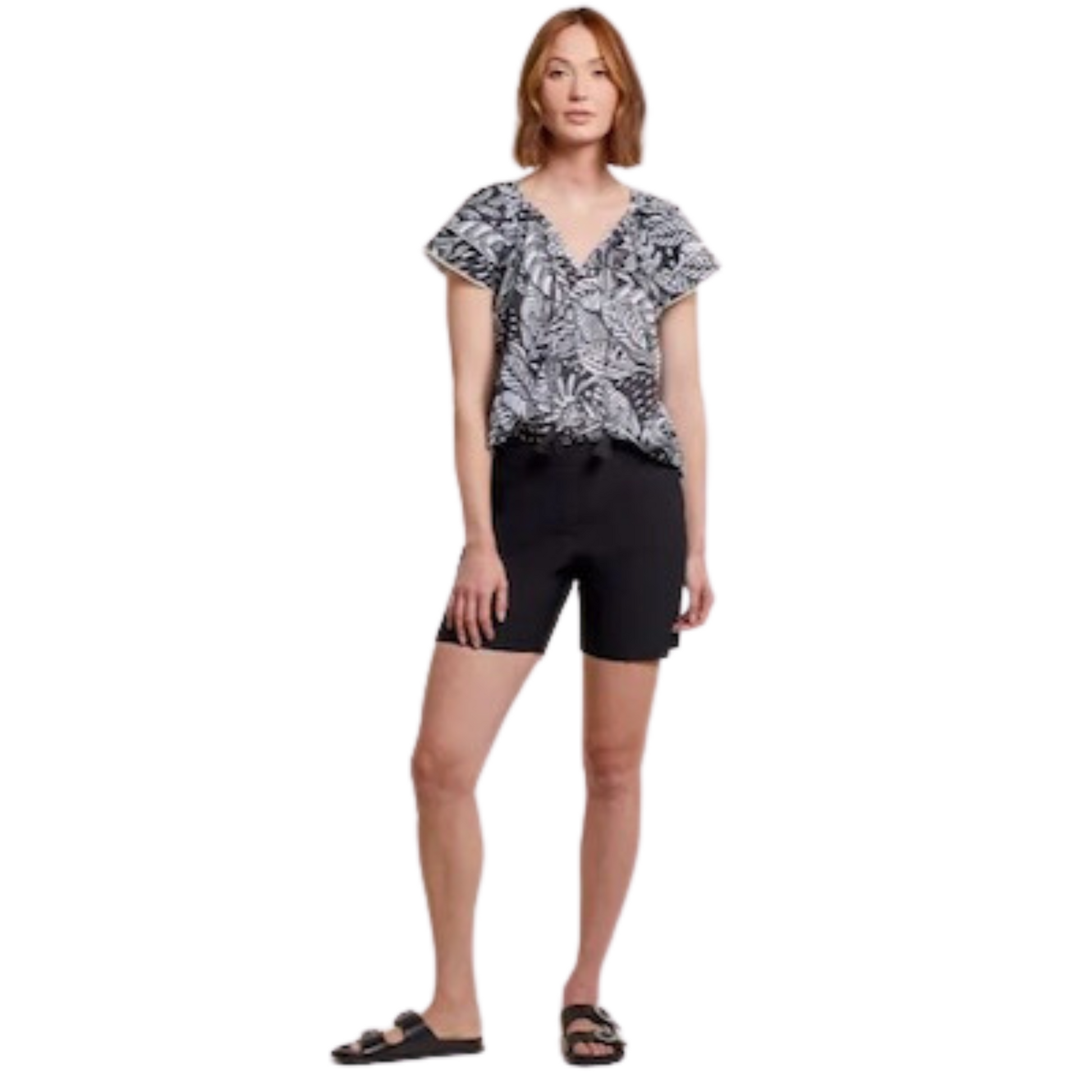 These sleek pull-on shorts are putting serious pep in our step! We love the stretch woven fabric with a pull-on design, 7" inseam, FIA fit, side slits at the hem, functional front pockets, and FLATTEN-IT technology in the front that produces a slender figure for all-day flattery.