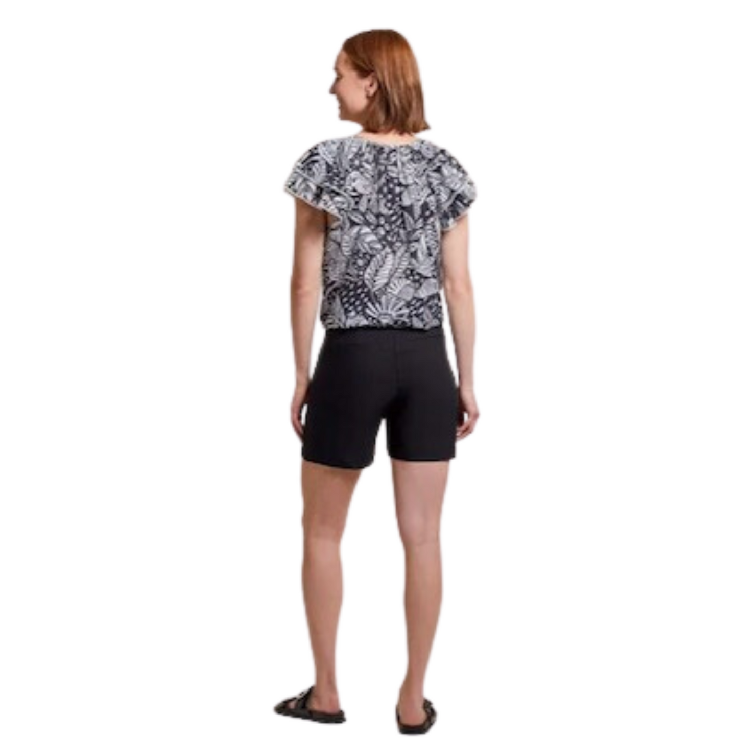 These sleek pull-on shorts are putting serious pep in our step! We love the stretch woven fabric with a pull-on design, 7" inseam, FIA fit, side slits at the hem, functional front pockets, and FLATTEN-IT technology in the front that produces a slender figure for all-day flattery.