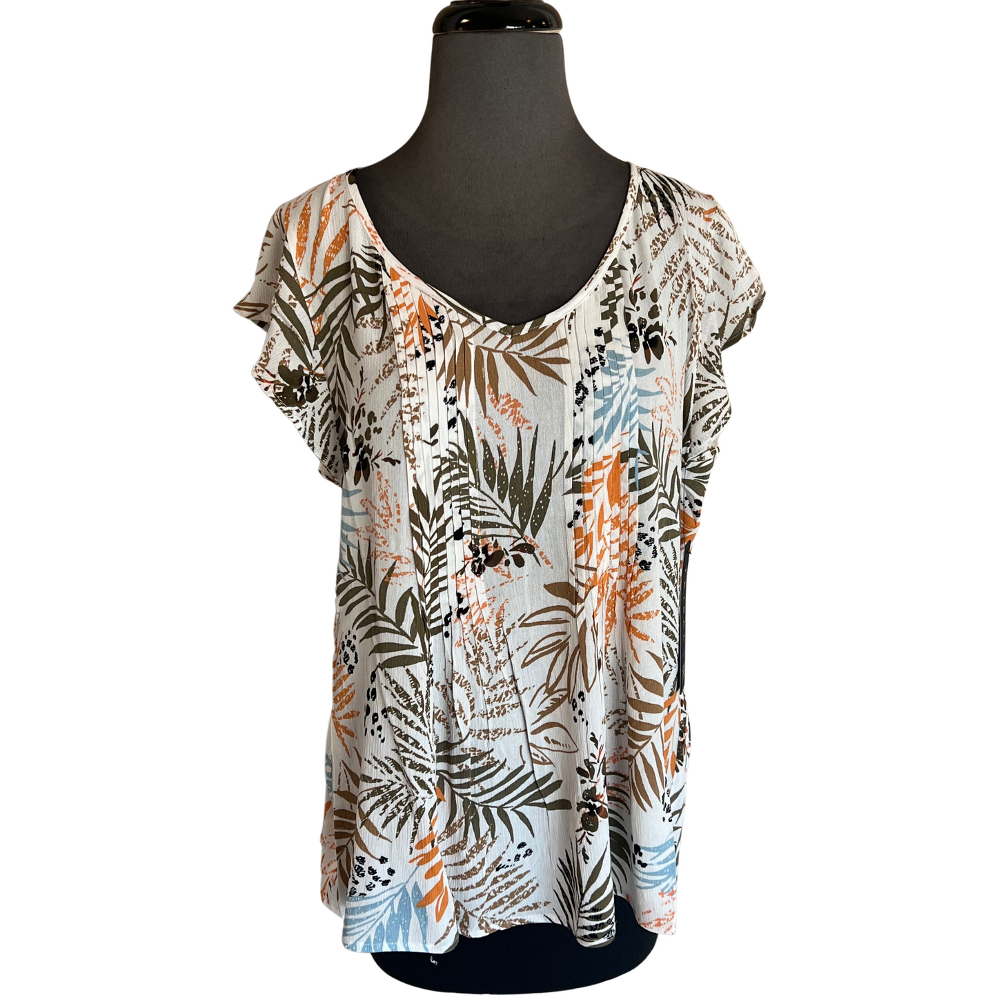 This lightweight Flutter Sleeve Top from Tribal features pleats and a tropical print for a stylish and comfortable look. The scoop neck allows for easy wear and tear, making it a perfect addition to any wardrobe.