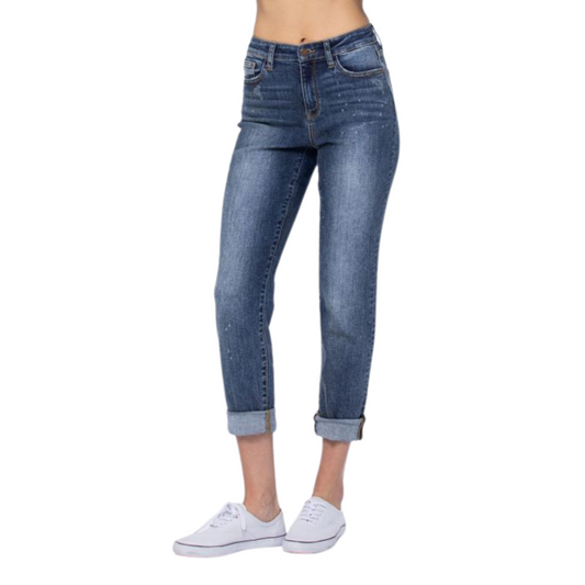 These Hi-Rise Bleach Splash Boyfriend Jeans are the perfect combination of comfort and style. Featuring a cropped, skinny fit and a medium wash, they are sure to become a wardrobe staple. Their versatile style allows you to create a range of looks.