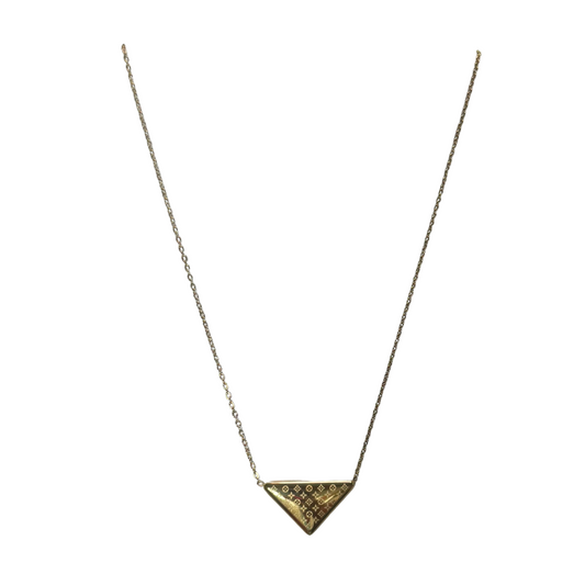 This elegant short necklace from Golden Stella features a distinctive triangle design in a refined gold finish. Its minimalist yet striking shape makes it a versatile accessory, perfect for adding a subtle touch of sophistication to any outfit. Crafted with attention to detail, this piece embodies expert craftsmanship and timeless style.