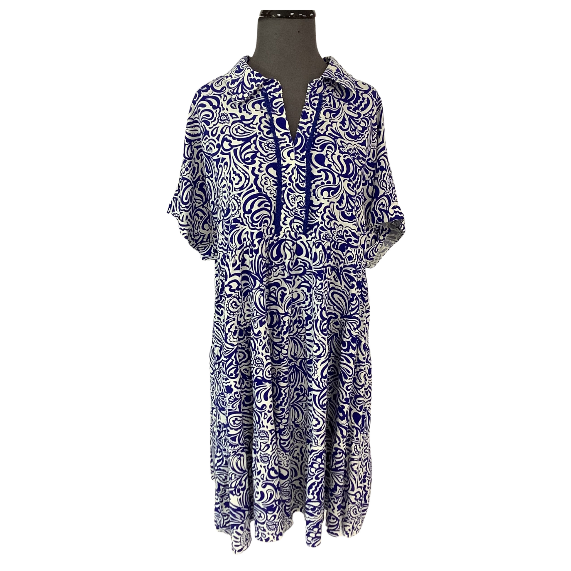 Look graceful and chic with this sophisticated blue mini dress from our abstract print collection. Featuring a collar and a flattering V-neck, this dress is perfect for any special occasion. Plus-sized, it emphasizes your curves and offers you a flattering, comfortable fit.