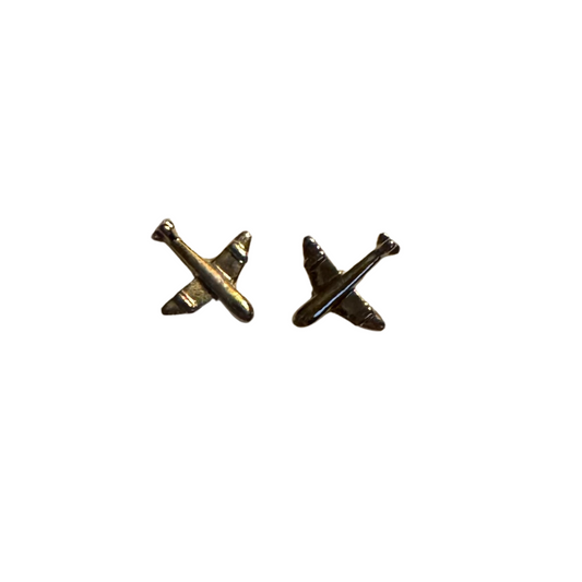 Upgrade your accessory game with our gold Airplane Studs. These small studs in the shape of an airplane add a touch of whimsy and sophistication to any outfit. Made with high-quality materials and expert craftsmanship, these studs are the perfect addition to your jewelry collection.