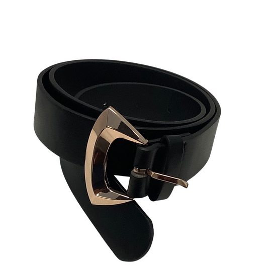 This leather Black Belt features a slick black finish and is complemented by a gold buckle for subtle sophistication. Also lightweight and breathable, the Black Belt offers both comfort and style.