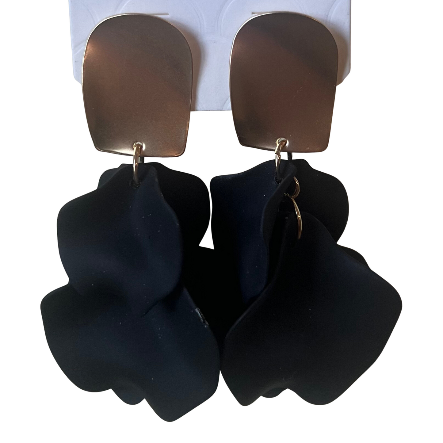 Flower petal earrings in black