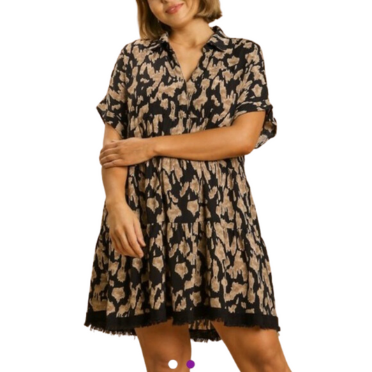 This plus size mini dress is designed for any occasion. It features a black and tan pattern, a flattering V-neckline, and a comfortable fit. Perfect for adding a stylish touch to any wardrobe.