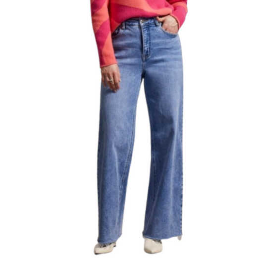 These Brooke Hugging Wide Leg Jeans from Tribal Brand are perfect for a casual stylish look. The light wash and wide leg cut offer a comfortable fit, so you can move with ease and look your best.