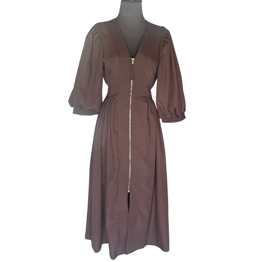 Elevate your wardrobe with this sophisticated brown Entro dress featuring a sleek zipper front for easy wear and a modern touch. The 3/4 length sleeves provide a balanced look—ideal for both professional and social settings—combining comfort with refined style. Crafted by Entro, this dress offers quality and timeless appeal suited to everyday elegance.