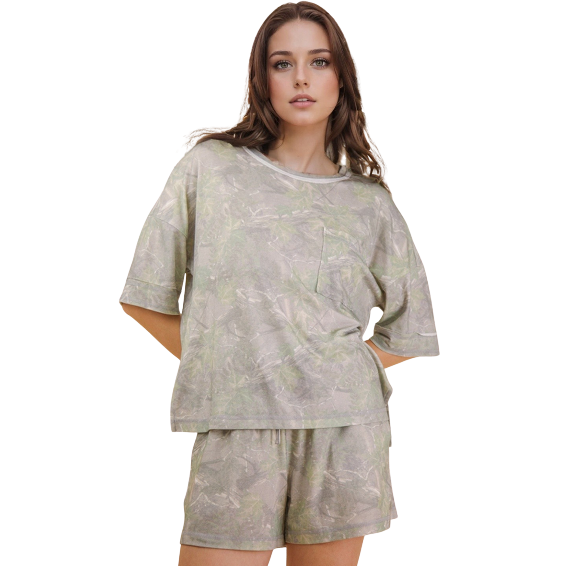 Effortless style meets comfort in this Very J camo casual set. The short-sleeve top features a practical front pocket and classic camo print in an olive mix, perfectly paired with matching shorts. Ideal for laid-back days, outdoor adventures, or casual weekend wear. The versatile color palette works with your existing wardrobe while the relaxed fit keeps you comfortable all day long.