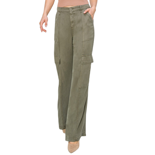 Expertly crafted with Tencel fabric, these olive cargo pants feature a wide leg design for a comfortable and stylish fit. Available in both regular and plus sizes, these pants are perfect for any occasion. Upgrade your wardrobe with these versatile and fashionable pants.