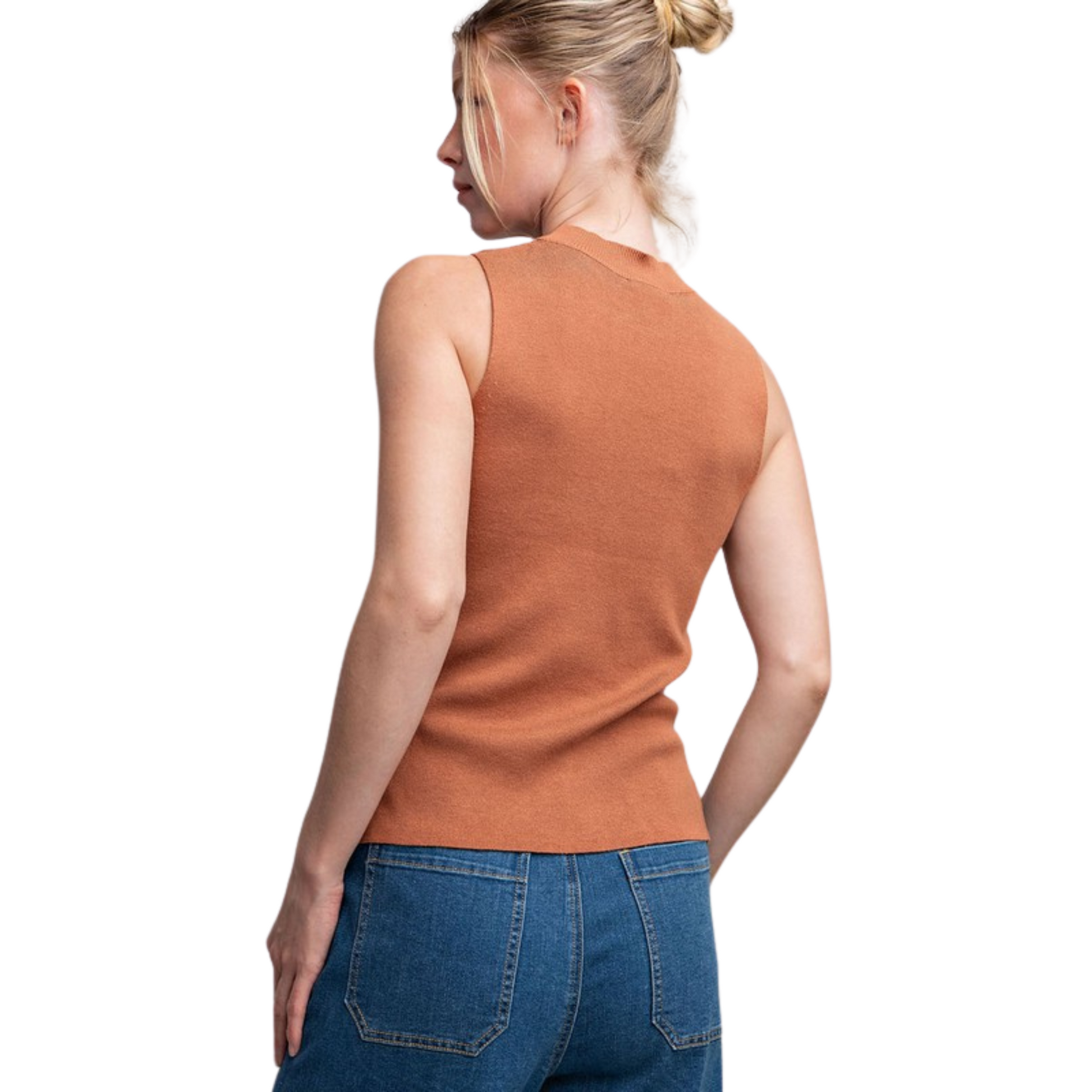 The Classy Fit Mock Neck Tank Top in a chic clay color offers a sleek and sophisticated look. The mock neck design adds a touch of elegance while the fitted silhouette flatters your shape. From the trusted brand ee, this tank top is both stylish and comfortable.