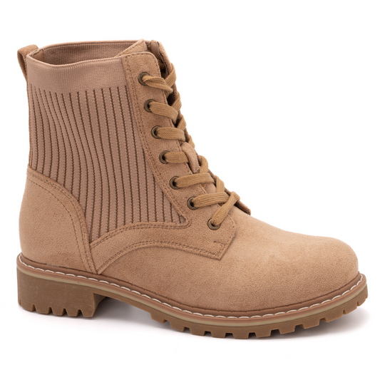 Corky's Creep It Real is an autumn style bootie constructed from camel suede. It has been designed to offer a comfortable, long-lasting fit for all your fall activities.