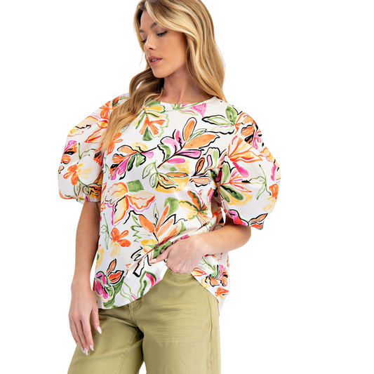 This Printed Cotton Poplin Top features a breathable cotton fabric with a delicate floral print, offering both comfort and style. Its short bubble sleeves with cinched ends add a subtle volume, while the back button closure ensures a secure fit. Designed with a boxy silhouette, this top provides a relaxed and loose fit, perfect for effortless, refined casual wear.