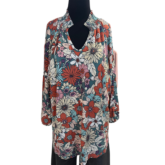 Look chic and elegant in this Floral Print V-Neck Top from Hesed. Crafted with a smocked collar and long sleeves, this stylish top adds a touch of sophistication to any look. Perfect for any occasion!