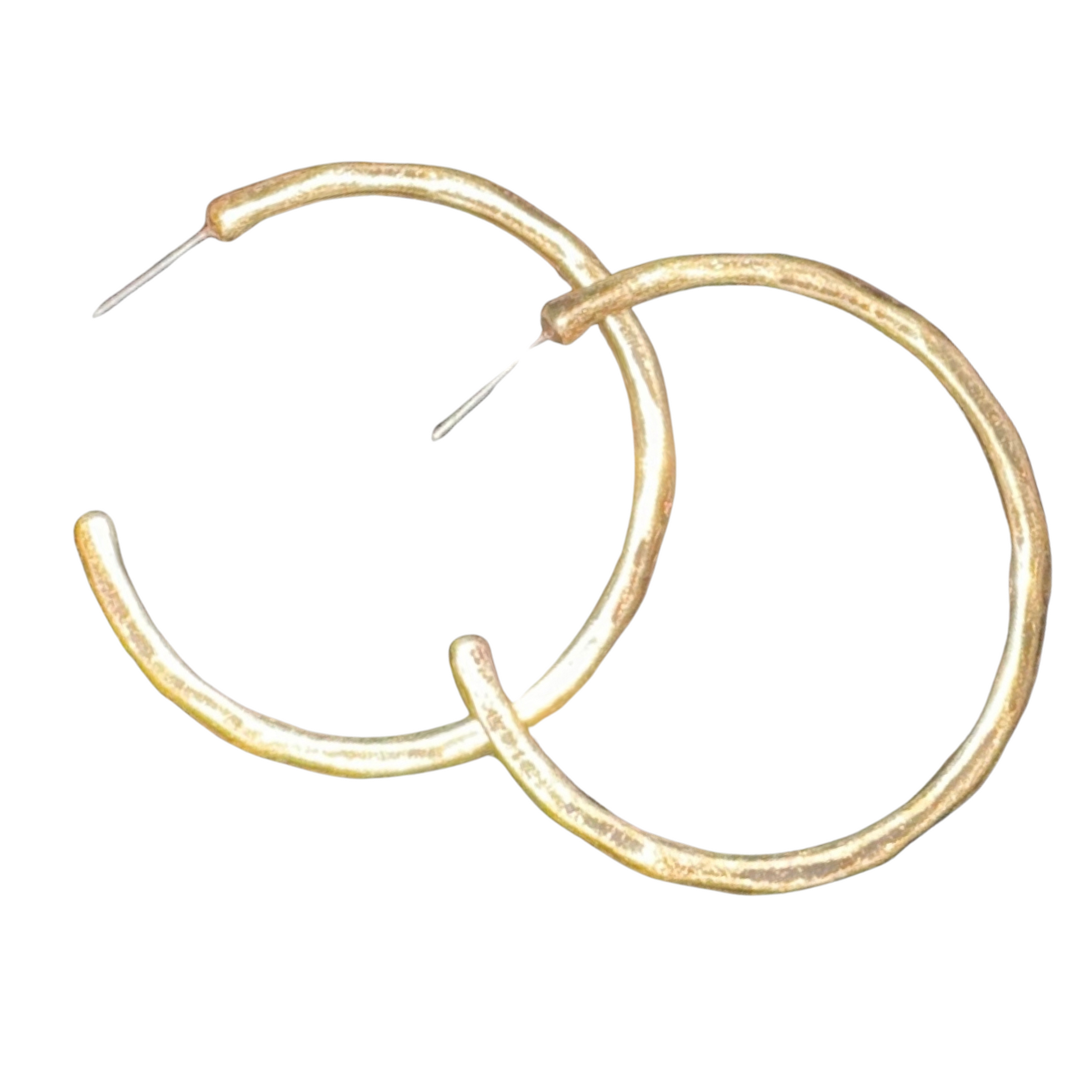 Hammered hoop earrings in gold