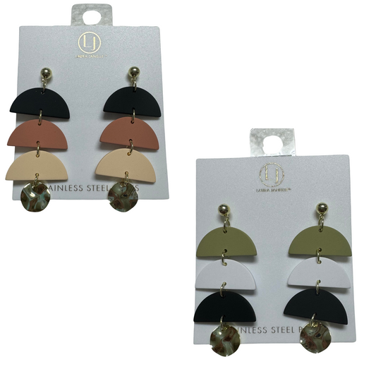 Expertly crafted with a trendy half moon design, these dangle earrings are available in both terracotta and neutral colors. The gold accents add a touch of elegance to any outfit. Elevate your style with these statement earrings.