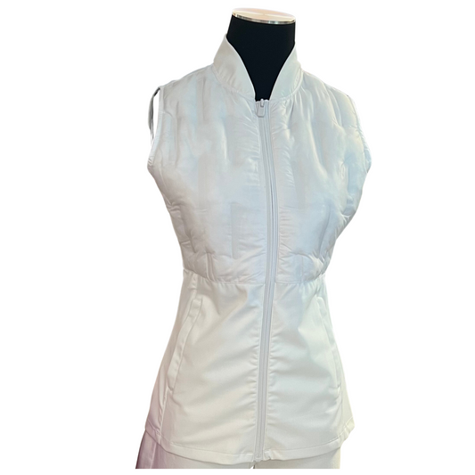 Stay stylish all season in this high-performance Slim-Fit Hybrid Vest by Mono B. It features a quilted white outer shell for added warmth, plus a zip-up front for adjustable coverage. The fitted silhouette offers a timeless and modern look perfect for any outfit.