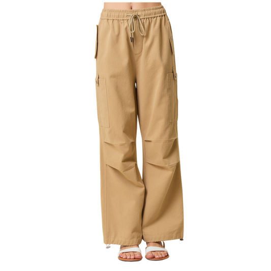 Crafted from durable cotton twill, these khaki wide-leg cargo pants by Doe and Rae combine comfort with a modern silhouette. The high-waisted design enhances posture and adds a tailored fit, while the wide leg provides ease of movement and a contemporary edge. Ideal for both casual and polished looks, these pants offer practical style without sacrificing sophistication.