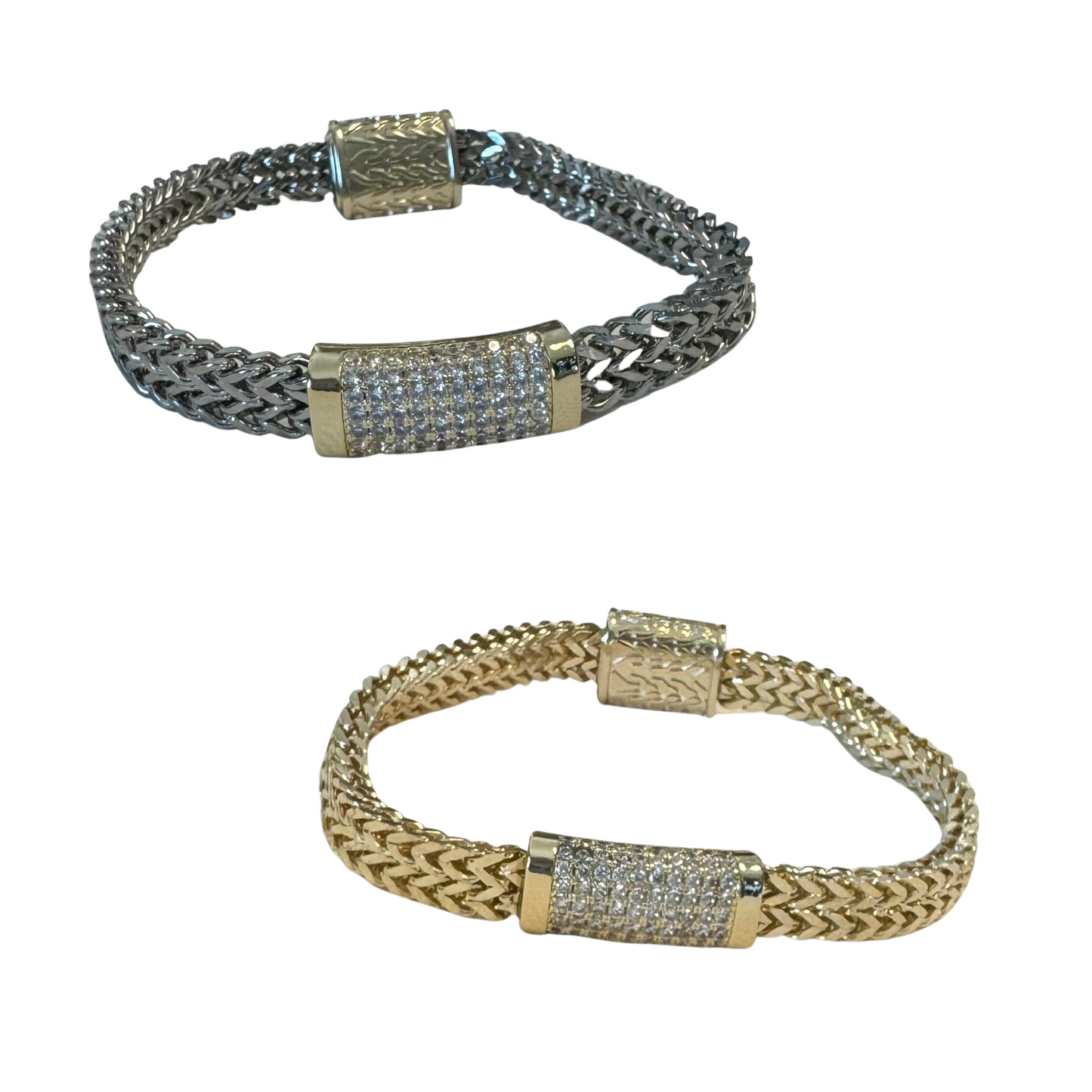 This Snake Chain Bracelet is a versatile piece of jewelry, available in either silver or gold. It features a rhinestone bar accent and a secure magnetic closure, perfect for any occasion.