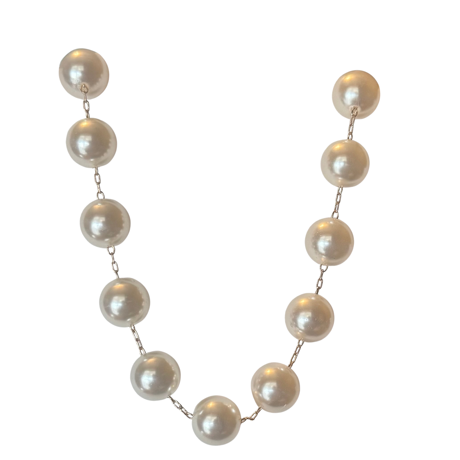 This Ete magnetic pearl necklace merges classic sophistication with contemporary design. Crafted in gold with lustrous pearl accents, it offers understated luxury for the discerning wearer. The innovative magnetic closure provides secure fastening without compromising the piece's refined aesthetic, making it equally suited to professional settings or evening occasions. A versatile investment that transcends seasonal trends.