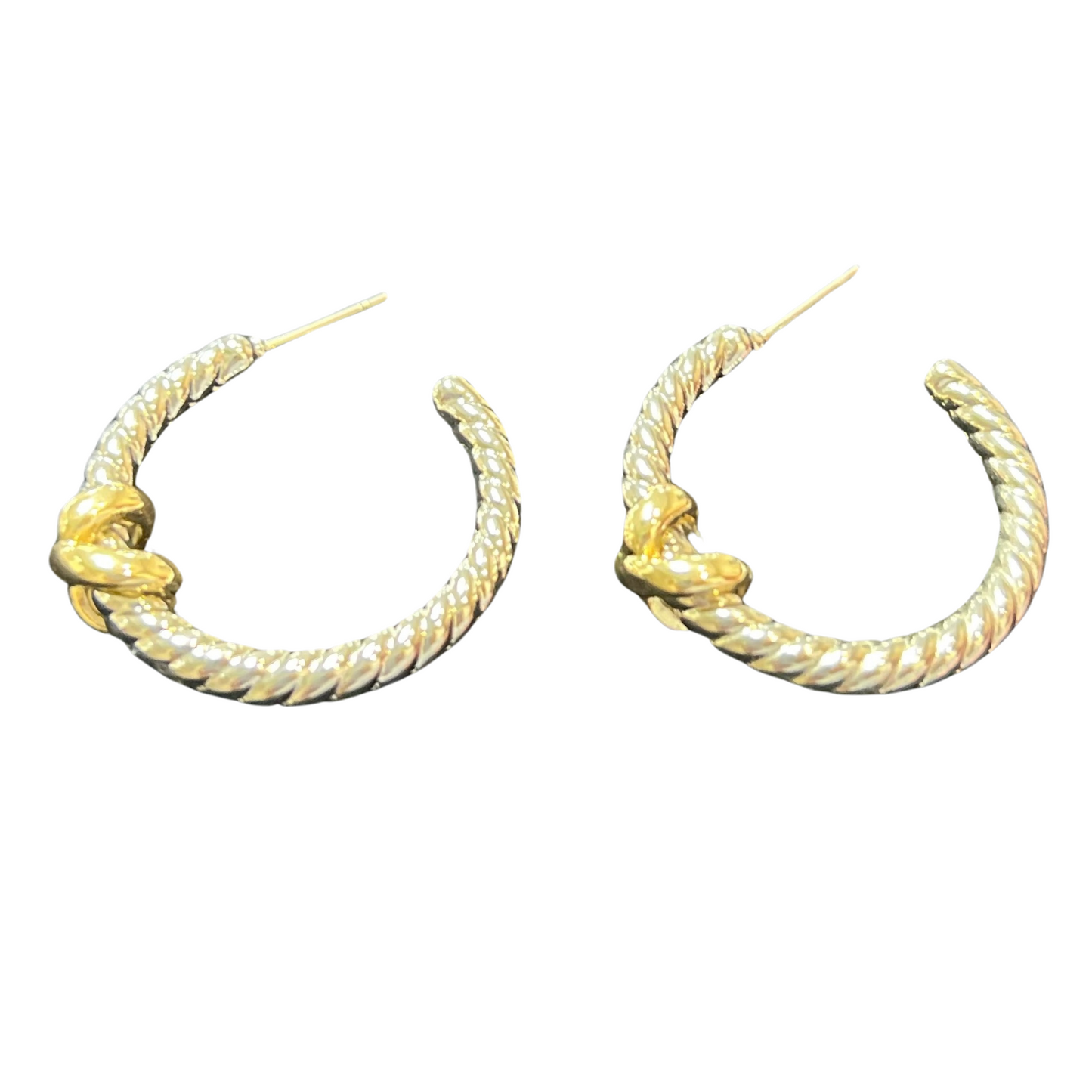 Upgrade your jewelry collection with our Medium Silver Twisted Hoops. The elegant gold accent adds a touch of sophistication to the classic twisted design. Timeless and versatile, these hoops will elevate any outfit.