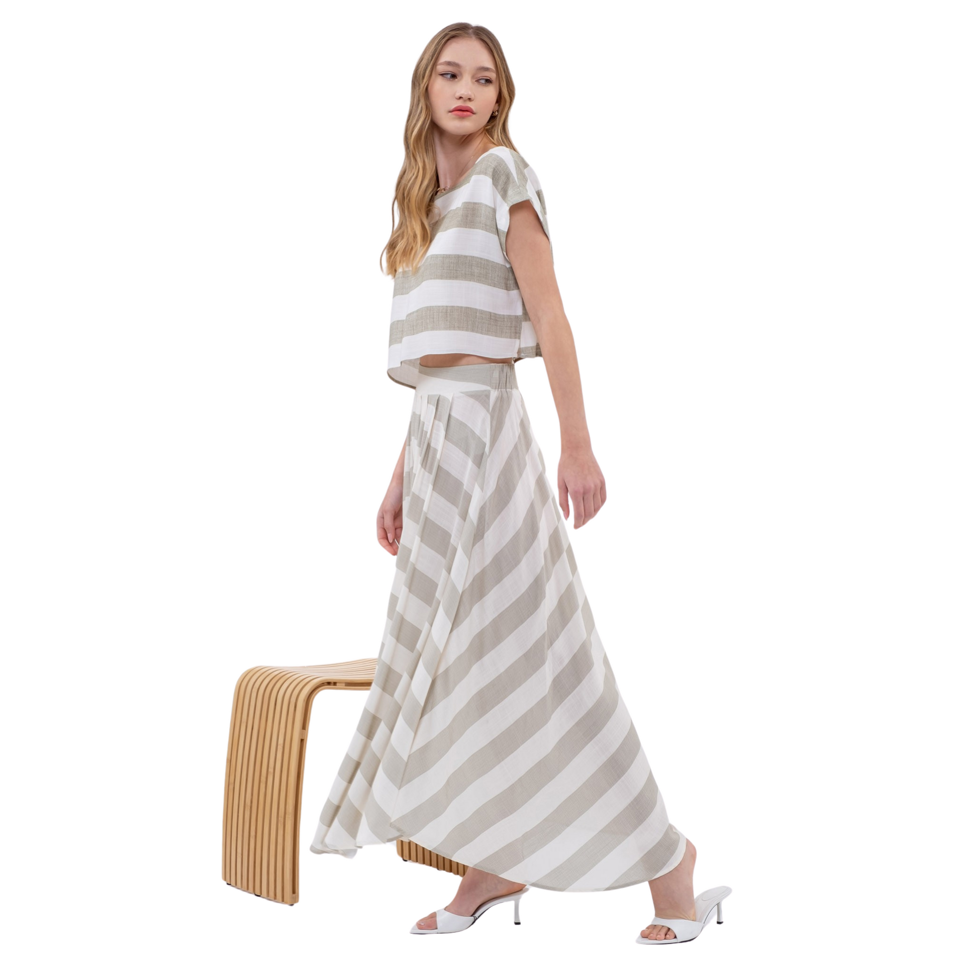 This olive and white striped top and bottom set effortlessly combines style and comfort. The short-sleeve cropped top and midi skirt create a modern silhouette, perfect for any occasion. Made from high-quality fabric, this set is a must-have addition to your wardrobe.