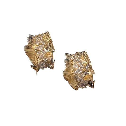 Discover understated luxury with these gold small hoop earrings from Euro Collection's curated selection. Rhinestone accents provide a subtle shimmer that complements both minimalist and statement-making aesthetics. The refined proportions make these hoops ideal for layering or wearing solo, offering flexibility for diverse styling preferences. Whether you're dressing for professional settings or casual occasions, these pieces deliver polished sophistication. 