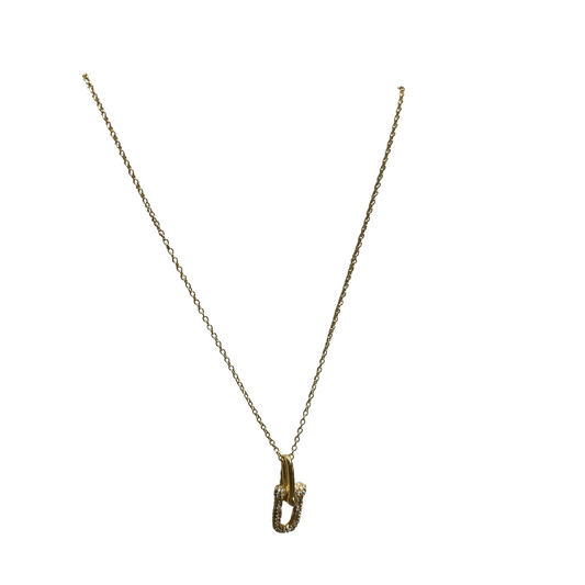 This elegant Paperclip Necklace features a sleek gold design with sparkling rhinestone accents. The short necklace adds a touch of sophistication to any outfit, making it perfect for both casual and formal occasions. Elevate your style with this timeless piece.