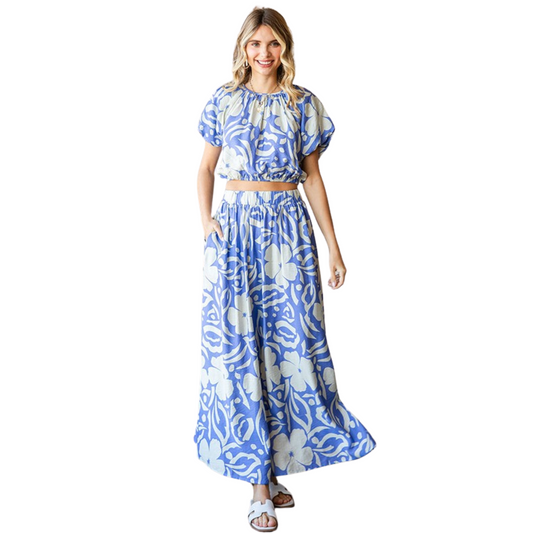 This elegant Floral Print Top and Skirt Set features a beautiful periwinkle color and an A-line long skirt with an elastic banded waistline for a comfortable fit. The set also includes a matching top and two side pockets for added convenience. Perfect for a sophisticated and stylish look.