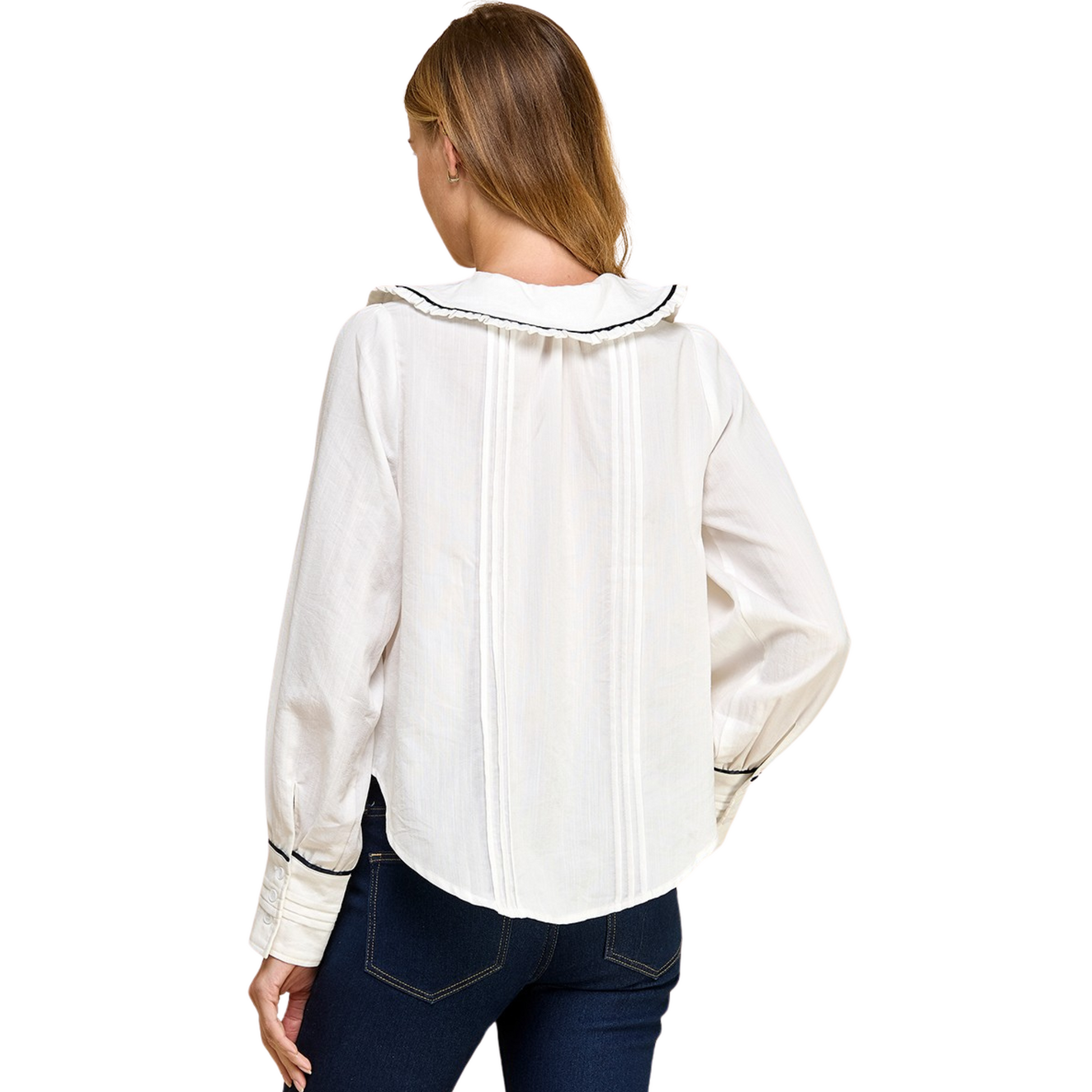 This Peter Pan Collar Top, by TCEC, features a classic white color and pleated design, exuding timeless elegance. With long sleeves for added warmth and style, this top is a versatile addition to any wardrobe.
