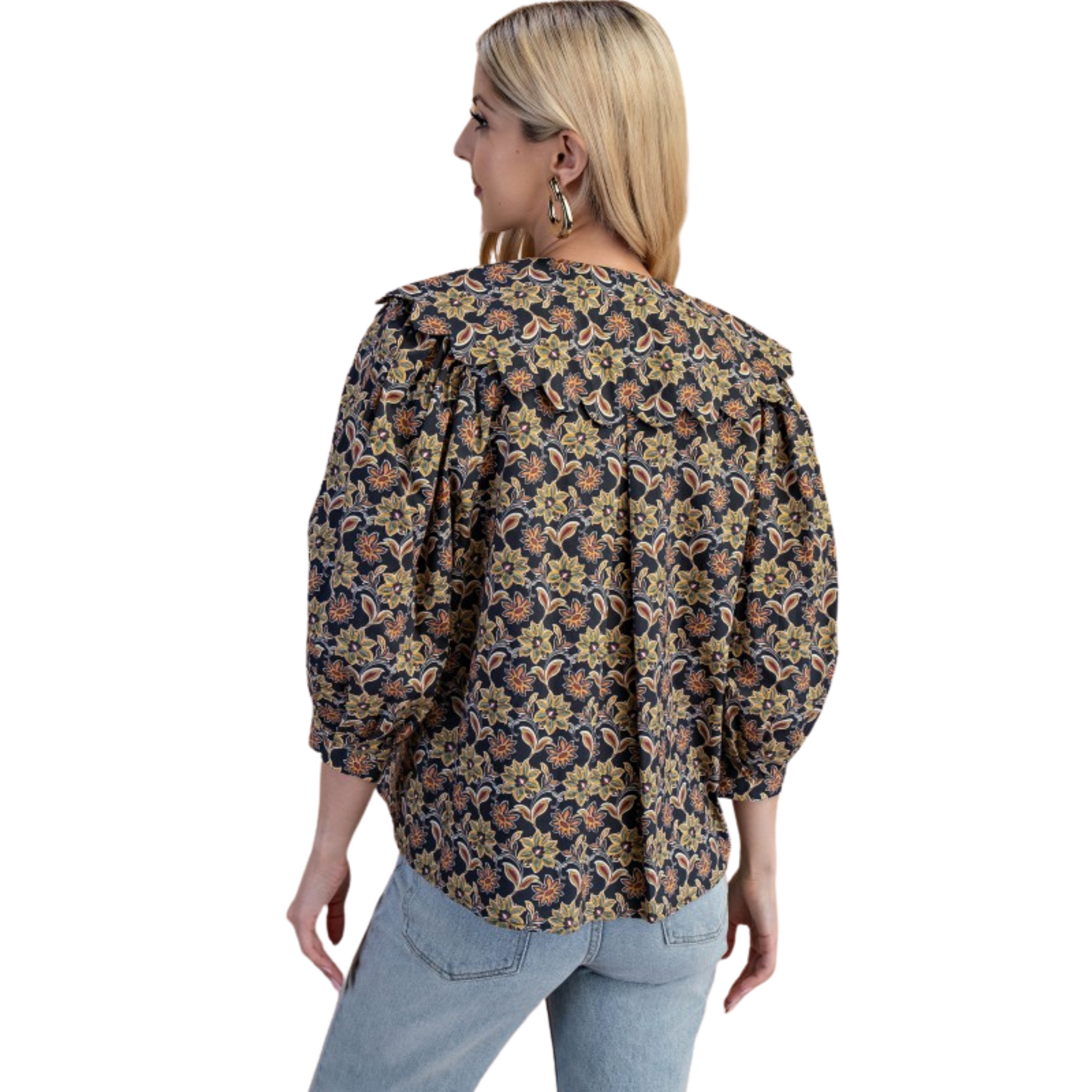 This GiGio top features a distinctive black abstract print and elegant 3/4 length sleeves, combining sophistication with comfort. Its scalloped Peter Pan collar adds a refined vintage touch, making it ideal for both professional and casual settings. The design balances classic charm with modern style, offering versatile wear for various occasions.