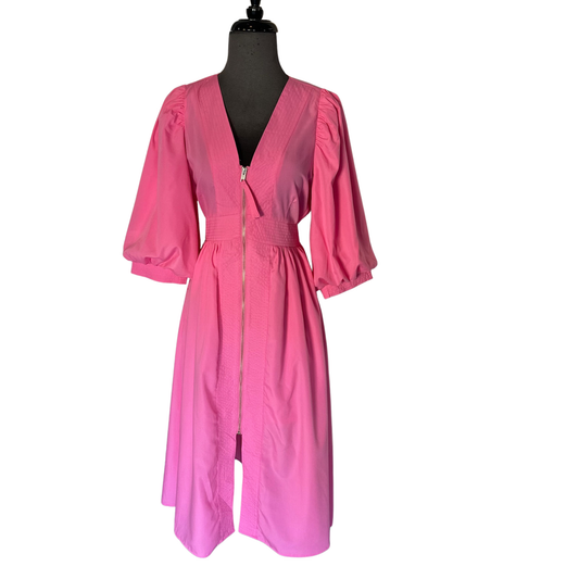 This Entro midi dress combines understated elegance with practical design elements. The smocked waistband provides gentle shaping and visual interest, while the functional zip closure allows for quick, hassle-free styling. Quarter-length sleeves offer balanced coverage suitable for various occasions and seasons. In a versatile pink tone, this dress works beautifully for professional settings, casual outings, or weekend gatherings. A wardrobe staple that delivers both sophistication and wearability.